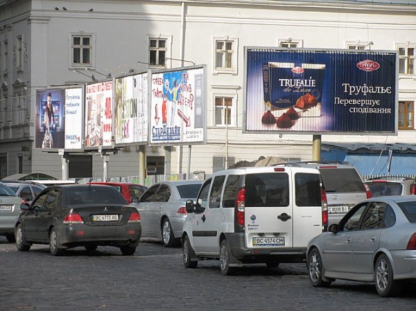 Фріборди на площі Міцкевича
