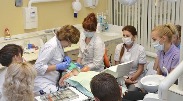 Курси для стоматологів у навчальному центрі "Аполлонія"