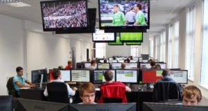 Офіс LiveSport: співробітники працюють за комп'ютерами і стежать за результатами спортивних подій