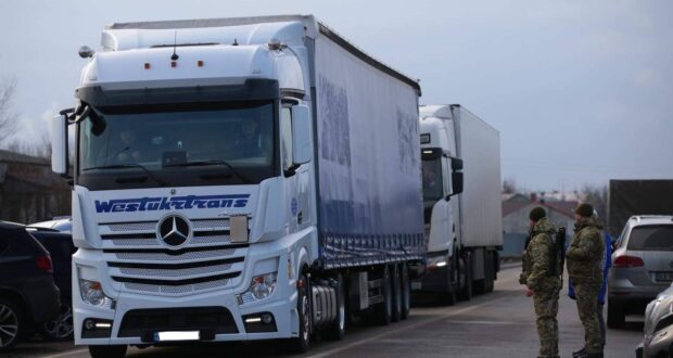 Пункт перетину українсько-польського кордону для порожніх вантажівок