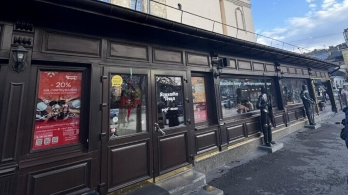 Фасад ресторану "Язиката теща" на пр. Свободи у Львові